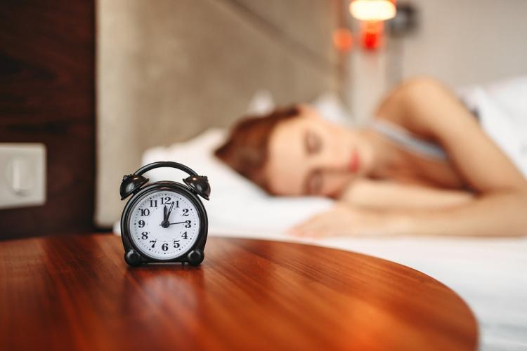 Canicula ne afectează somnul. Ce recomandă specialiștii
