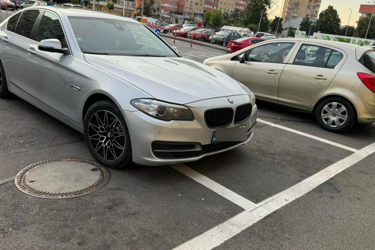 De câte locuri a avut nevoie un șofer să își parchez bolidul la un supermaket din Cluj-Napoca: ,,Cocalar cu BMW”