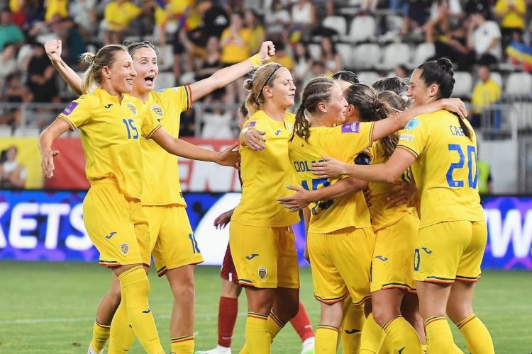Echipa de fete a României s-a calificat neînvinsă în play-off-ul Campionatului European de Fotbal Feminin din 2025. Au strâns șase victorii consecutive