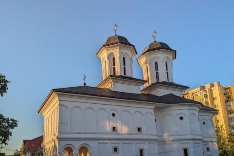 Clujeancă, deranjată de slujbele religioase transmise în difuzoare, la biserica din cartier: „Pentru cine? Sau e o formă de convertire?”