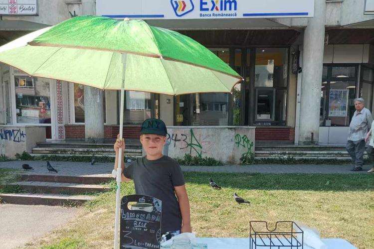 Minunați sunt copiii Clujului! Limonadă excelentă într-un cartier din oraș, pregătită de doi frățiori cu spirit antreprenorial - FOTO