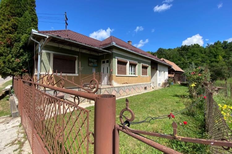 Prețul unei case bătrânești din Cluj a stârnit valuri de reacții. Proprietarul, hotărât să ia 150.000 de euro: Cine n-are bani să nu se mute la mine în sat