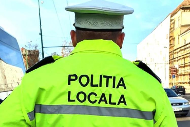 Un polițist local care poartă rochii și tocuri la serviciu susține că e discriminat de colegi. A dat în judecată instituția și cere să i se facă dreptate