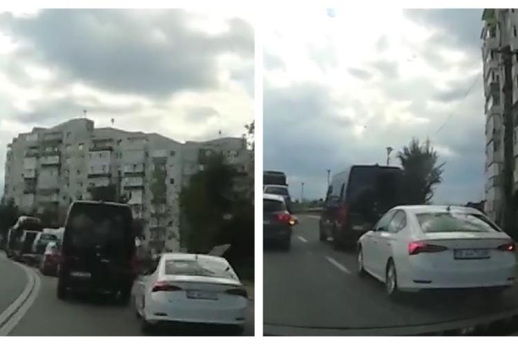 Doi șoferi, cu numere de Cluj și București, filmați în timp ce ,,jonglează” între două benzi: ,,Așa se conduce și se provoacă accidente” - VIDEO