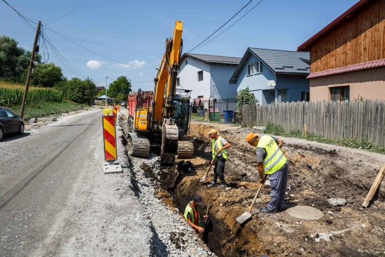 Cluj: Val de nemulțumiri privind lucrările de pe Valea Chintăului: „Când plouă, cade pământul pe trotuar”/ „Vine din toaletă în spațiul public”