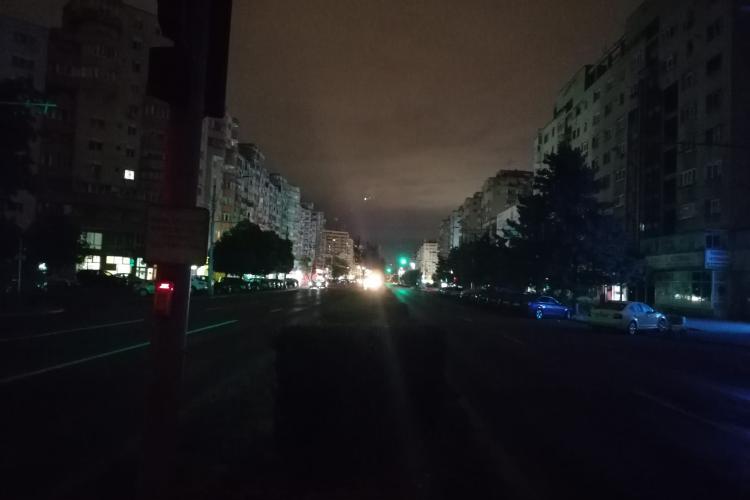 Mai multe străzi din Cluj-Napoca, în beznă! Clujenii se plâng că primesc lumină cu porția: „Avem probleme de câteva săptămâni”