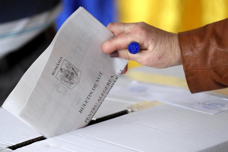 Mii de români din diaspora, înregistrați pentru alegerile prezidențiale și parlamentare din toamnă. Pot vota prin corespondență sau la secțiile de votare