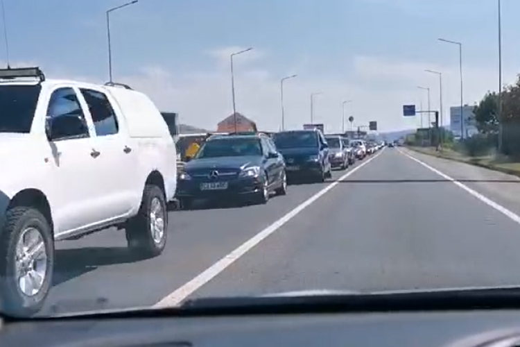  Trafic infernal pe drumul Cluj-Oradea, în prima zi de weekend! Se circulă bară la bară - VIDEO