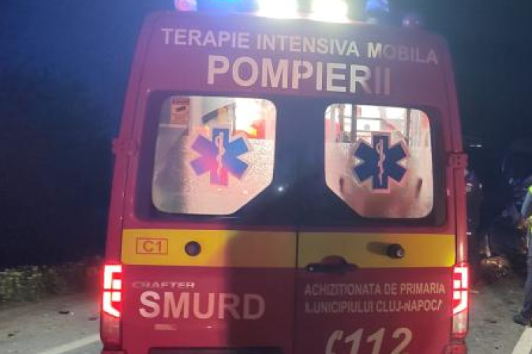 Un copil de 9 ani a fost lovit de o mașină într-o localitate din Cluj! A fost transportat de urgență la spital