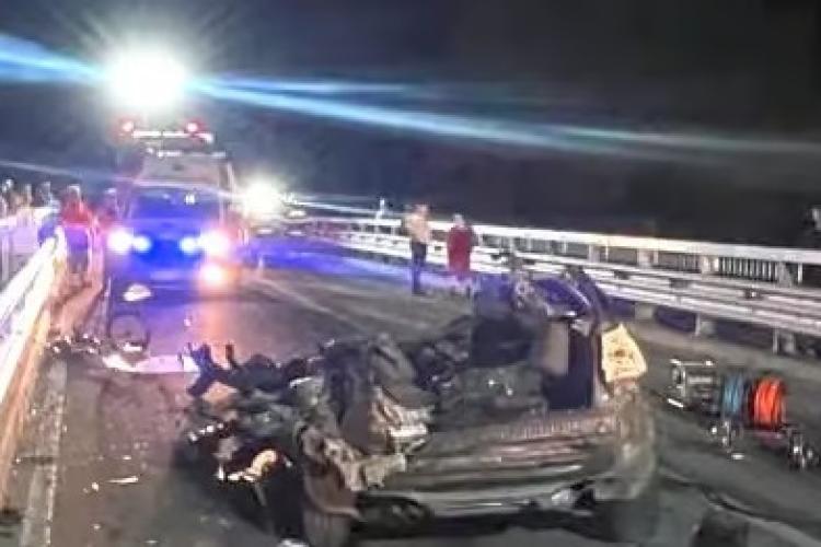 Accident rutier grav pe un drum din Ardeal. Cinci persoane și-au pierdut viața după ce mașina în care se aflau a intrat într-un cap de pod - FOTO