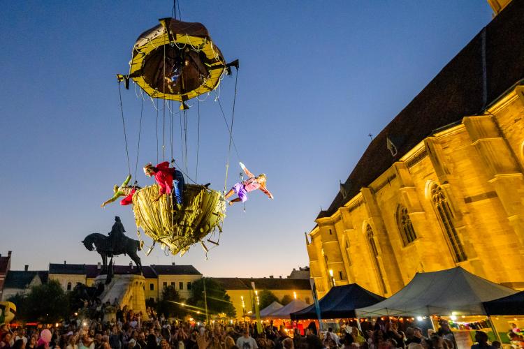 Premieră mondială la Cluj: spectacol la 40 de metri înălțime, în Piața Unirii din Cluj-Napoca