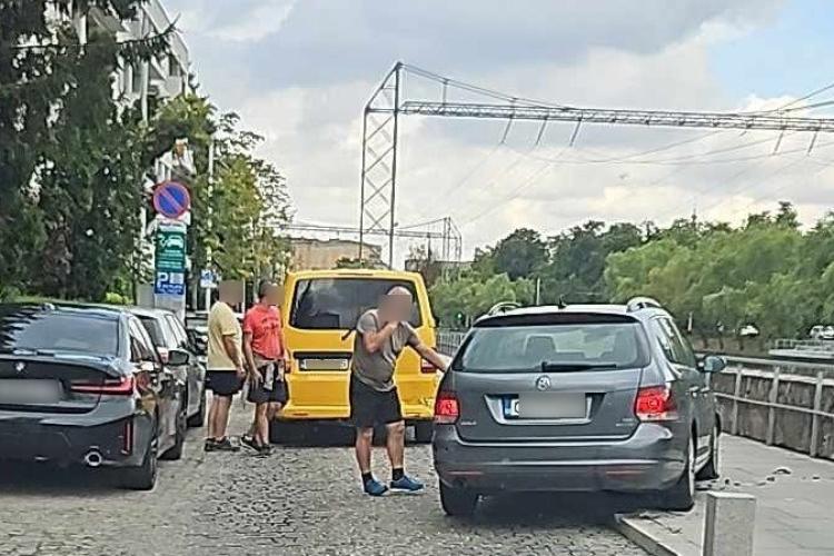 Cluj: Accident rutier pe strada Mamaia. Două mașini au fost implicate