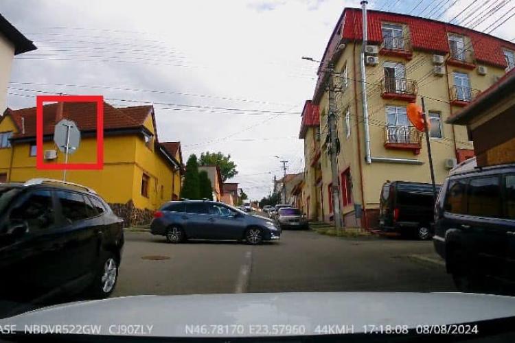 ,,M-am convins ca inconștiența nu are limite.” Un șofer cu numere străine era să producă un accident într-o intersecție din Cluj - VIDEO