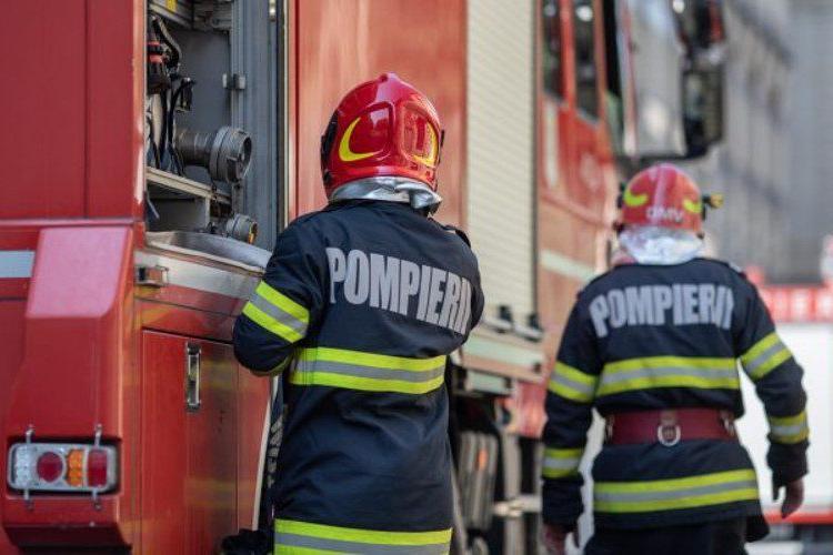 Cluj: Incendiu în localitatea Ciurila! Flăcările au cuprins un adăpost de animale