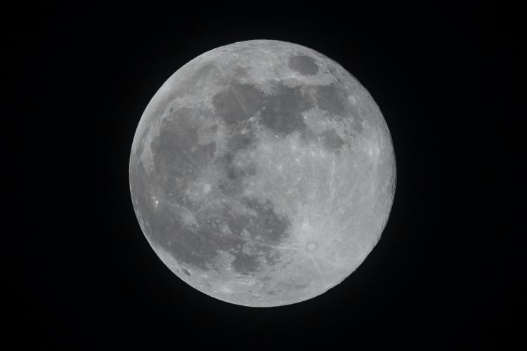 Fenomen astronomic minunat: ,,Superluna Albastră”. Când o poți vedea pe cer