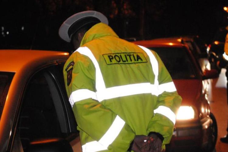 Inconștiență la volan! Un clujean fără permis își plimba copiii și nevasta cu mașina. A încercat să-i păcălească pe polițiști cu un permis fals din SUA