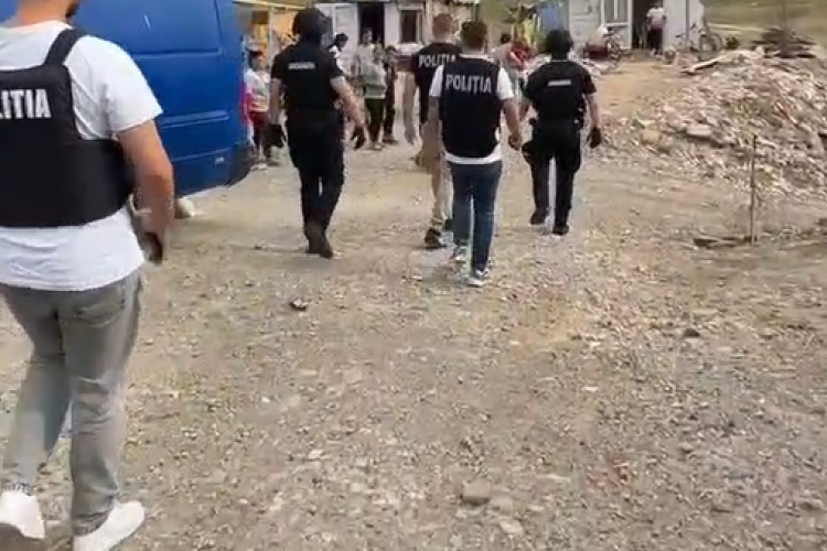 VIDEO: Trei clujeni, reținuți de polițiști după ce au răpit un bărbat cu dizabilități dintr-o parcare din Timișoara. Voiau să-l oblige să cerșească în Cluj