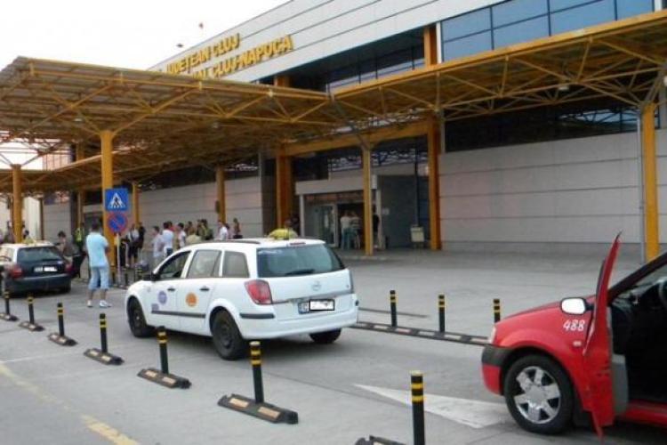 Un clujean a fost umilit de un taximetrist, în fața Aeroportului din Cluj: „Șoferii își bat joc de noi, urlă, ne spun că nu iau clienți din zona noastră”