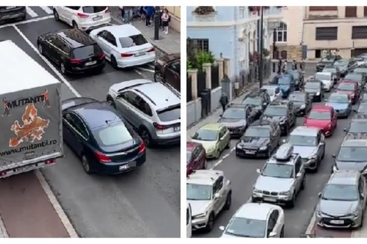 VIDEO Nesimțire fără limite în traficul din Cluj. Zeci de șoferi deranjați de o mașină lăsată pe avarii în mijlocul drumului:,,Nesimțire cruntă și prostie”