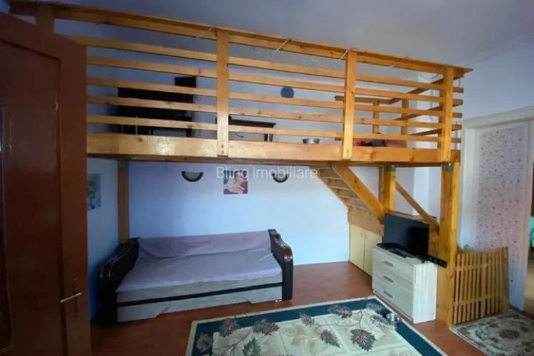 FOTO. Încă o „perlă” pe piața imobiliară! Apartament cu „scară interioară” din centrul Clujului, scos la vânzare cu 200.000 de euro