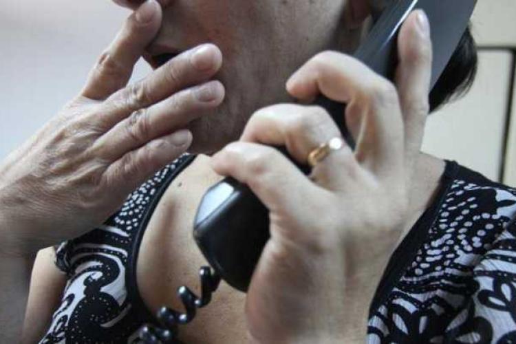 Românii, păcăliți la telefon de indivizi care se dau drept angajați ai unor instituții de stat. Folosesc nume fictive! Dacă le auziți, închideți imediat