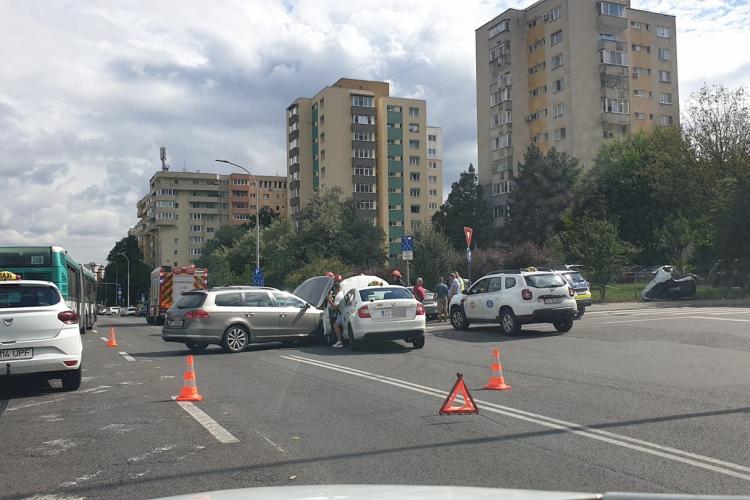 Accident rutier pe Calea Florești. Tamponare între un taxi și alt autoturism - FOTO