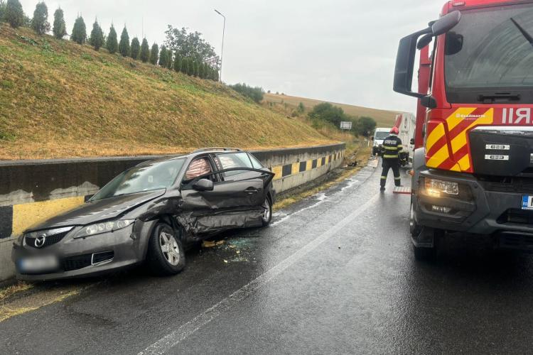 Cluj: Accident pe DN1E60! O femeie și un copilaș de 2 ani au rămas blocați în mașină/A intervenit Descarcerarea - FOTO 