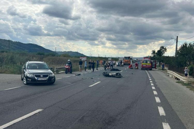 VIDEO LIVE de pe camere de supraveghere de la cumplitul accident de motocicletă care a avut loc joi în Cluj. Motocicliștii nu au avut nicio șansă