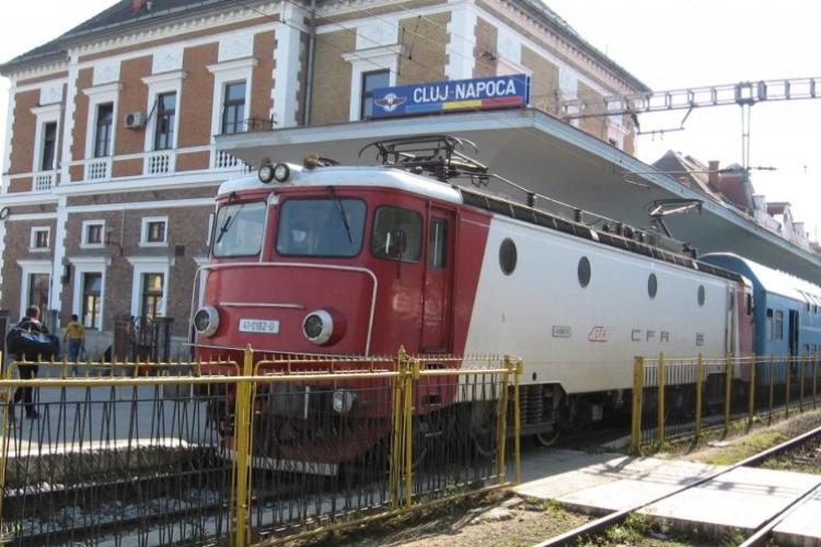 Elevii care fac naveta cu trenul la Cluj-Napoca, hărțuiți de cerșetorii din gară: „Se țin după tine, e greu să te simți în siguranță”