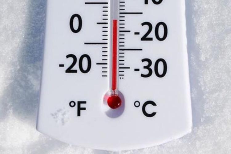 Vremea se schimbă drastic! Temperaturi sub zero grade, înregistrate într-un oraș din Ardeal