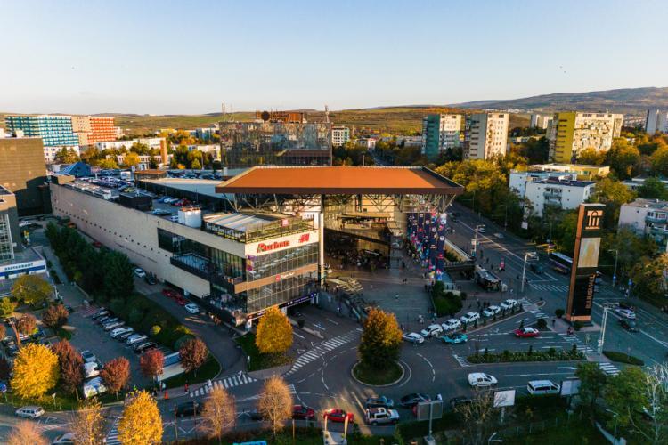 Incident șocant în prima zi de școală în Cluj-Napoca. Un elev a fost fugărit cu un cuțit de un tânăr la Iulius Mall