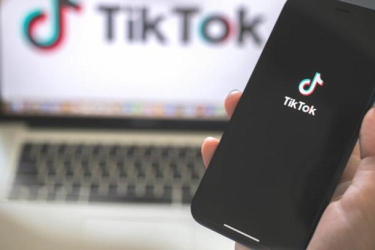 O nouă provocare periculoasă pe TikTok ia amploare! Adolescenții sunt cei mai expuși 