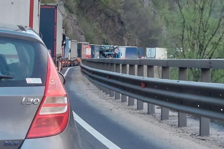 Hoas pe Valea Oltului! Traficul rutier, restricționat din nou pe mai multe sectoare 