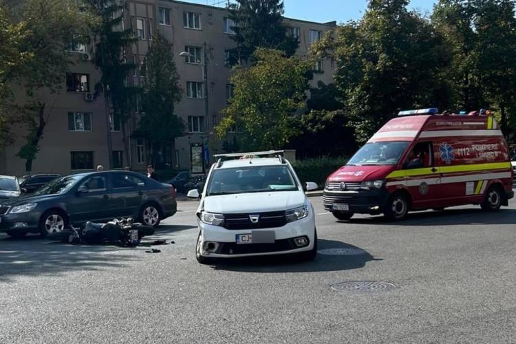 Cluj: Accident rutier între un taxi și o motocicletă în Grigorescu. A intervenit un echipaj SMURD - FOTO