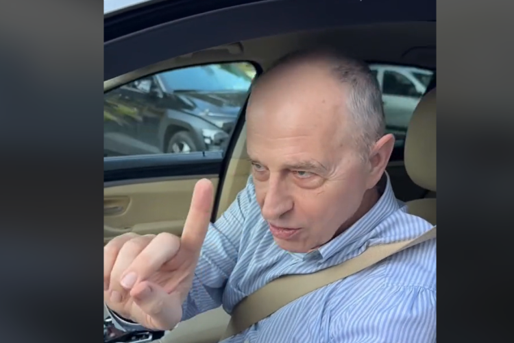 VIDEO Geoană savuros pe TikTok, după ce s-a chinuit să iasă din parcare cu BMW-ul: „Mihaela, dragostea mea, am ieșit din parcare (rapid de data asta)!” 