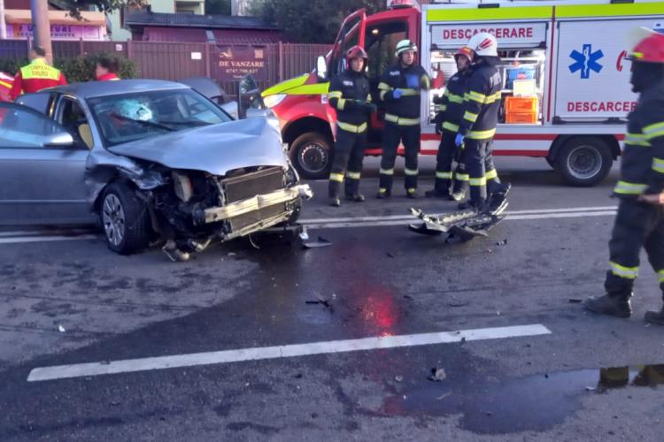 VIDEO/FOTO Accident grav în lanț pe strada Corneliu Coposu din Cluj-Napoca! Trei autoturisme și un TIR, implicate într-un carambol/ Trei persoane rănite 