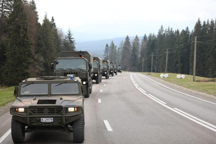 Convoaie militare pe drumurile din Cluj. Armata Română, mesaj pentru populație 