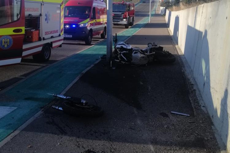 Cluj: Accident rutier pe strada Moș Ion Roată. Un motociclist a fost rănit / Medicii au intervenit de urgență - FOTO