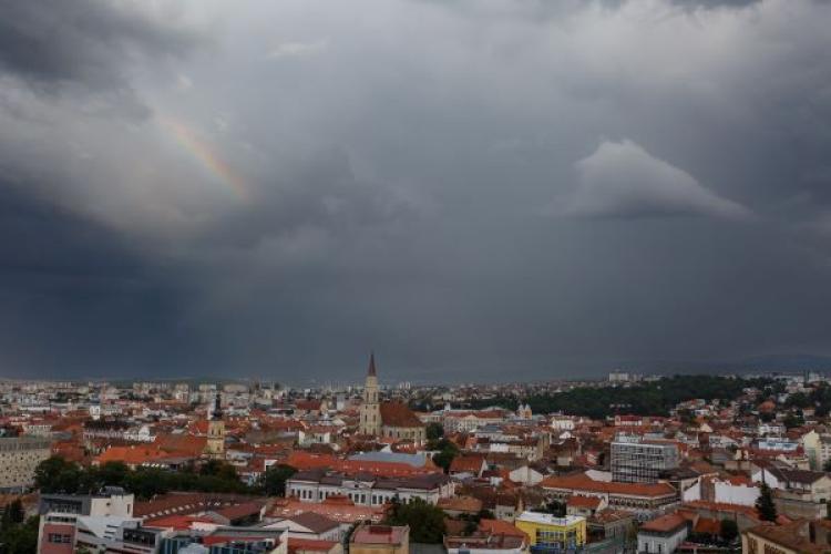 Vremea se va încălzi la Cluj-Napoca, însă nu scăpăm de ploi. Avertismentul meteorologilor 