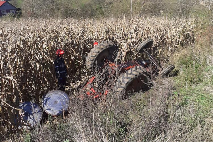 Tragedie într-o localitate din Cluj! Un tânăr și-a pierdut viața după ce a fost prins sub un tractor / Medicii nu au mai putut face nimic