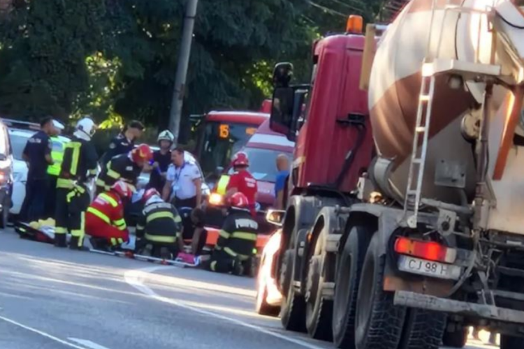 Accident Cluj- O fetiță de 13 ani a fost rănită într-un accident în timp ce traversa strada! A fost transportată de urgență la spital FOTO  