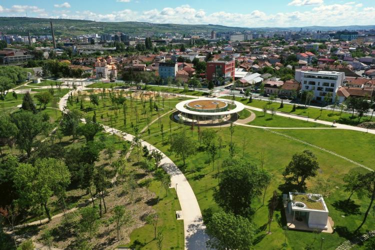 Clujenii scot la iveală tot mai multe probleme din Parcul Feroviarilor, modernizat recent: ,,Graffiti în tot mai multe locuri” / ,,Nu există reguli clare”