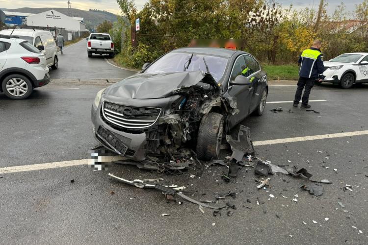 Cluj: Accident rutier în Florești. Două femei au fost transportate de urgență la spital / Circulația se desfășoară pe un singur sens - FOTO