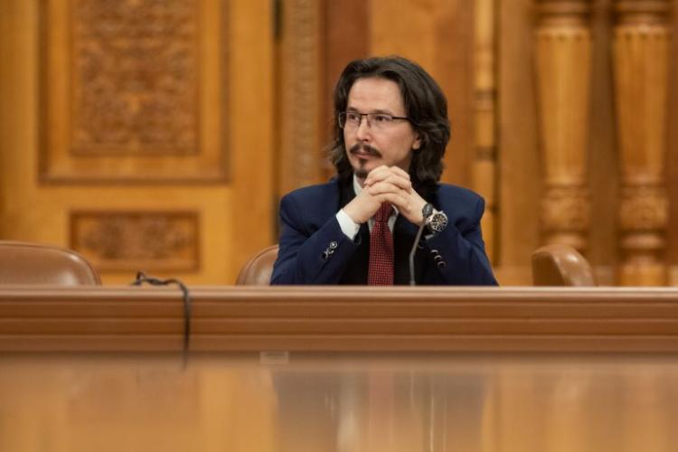 Fostul judecător Cristi Danileț dă de pământ cu Curtea Constituțională.  Arată că, după Șoșoacă, orice alt candidat poate fi eliminat!