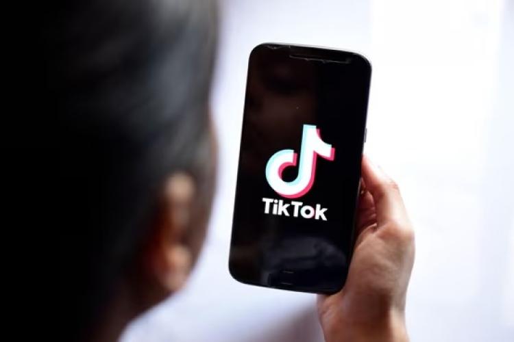 Provocare fatală pe TikTok! Nepoata unui primar a fost găsită fără suflare în camera ei după un gest extrem. Avea 15 ani 