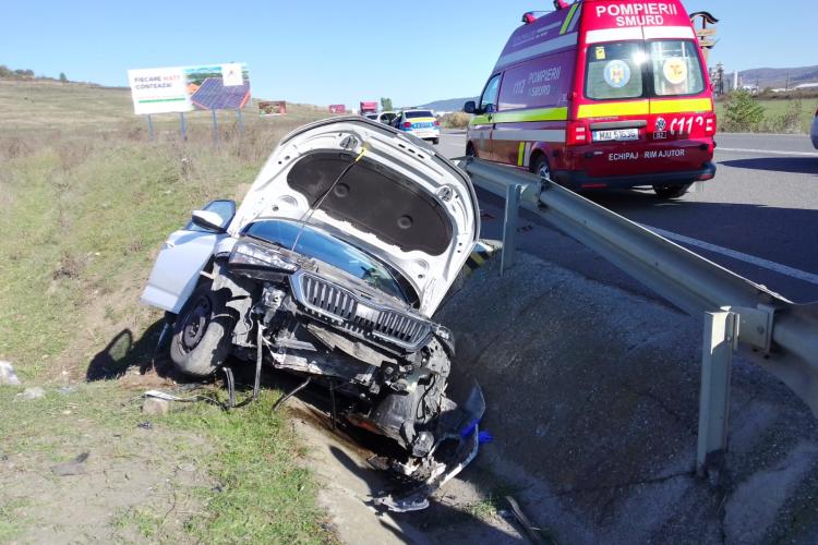 Cluj: Accident rutier în Jucu. Un bărbat a fost rănit după ce s-a răsturnat cu mașina într-un șanț - FOTO