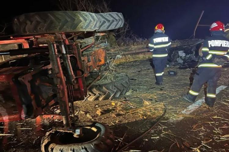 Cluj : Accident grav între un tractor și o autoutilitară. Tractoristul este inconștient