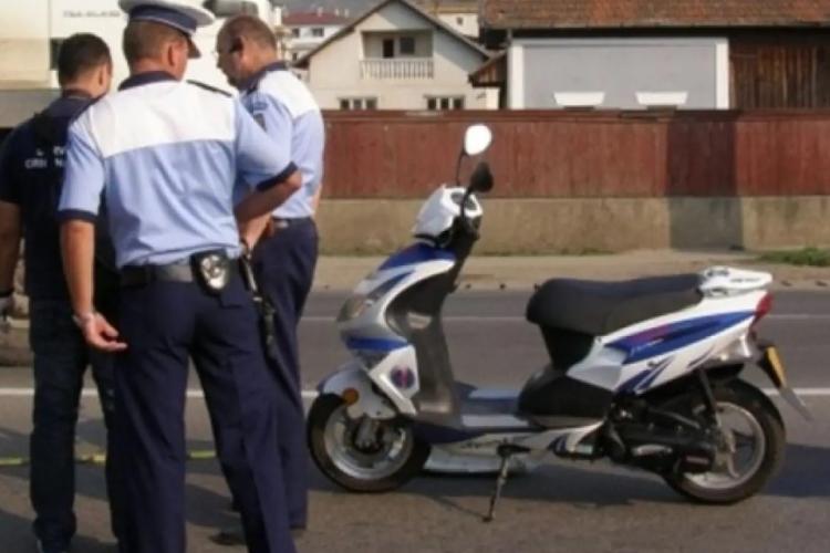 Un tânăr fără permis de conducere, care a condus un moped neînmatriculat,  „a speriat” etilotestul. A avut o alcoolemie enormă