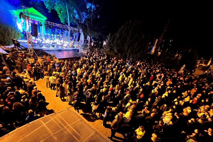 Tradiția concertului de Luminație din Cimitirul Central Cluj-Napoca continuă! Peste 50 de artiști vor urca pe scenă anul acesta