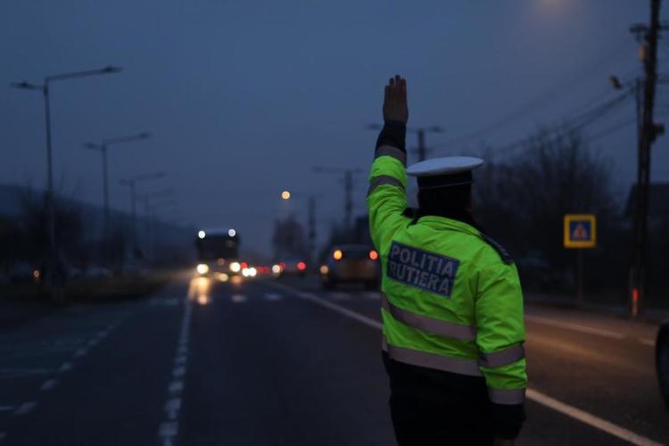 Accident fatal în Cluj: O femeie a murit după ce a fost lovită în timp ce mergea pe marginea străzii. Medicii au intervenit, dar în zadar! 